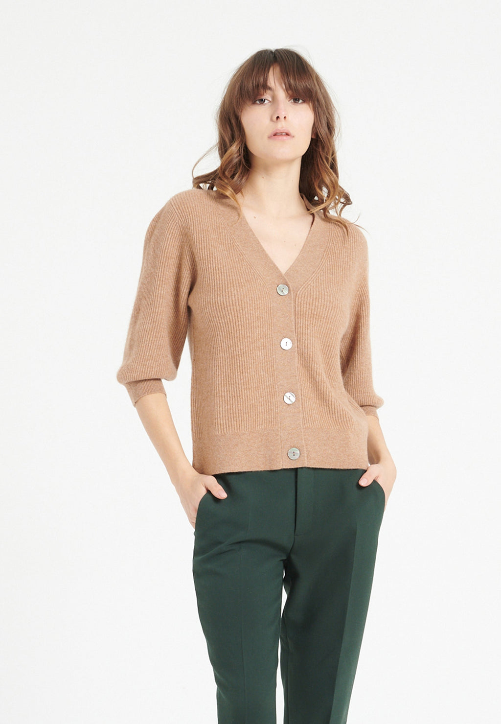 Cardigan col V manches courtes femme en cachemire camel - MIA 13