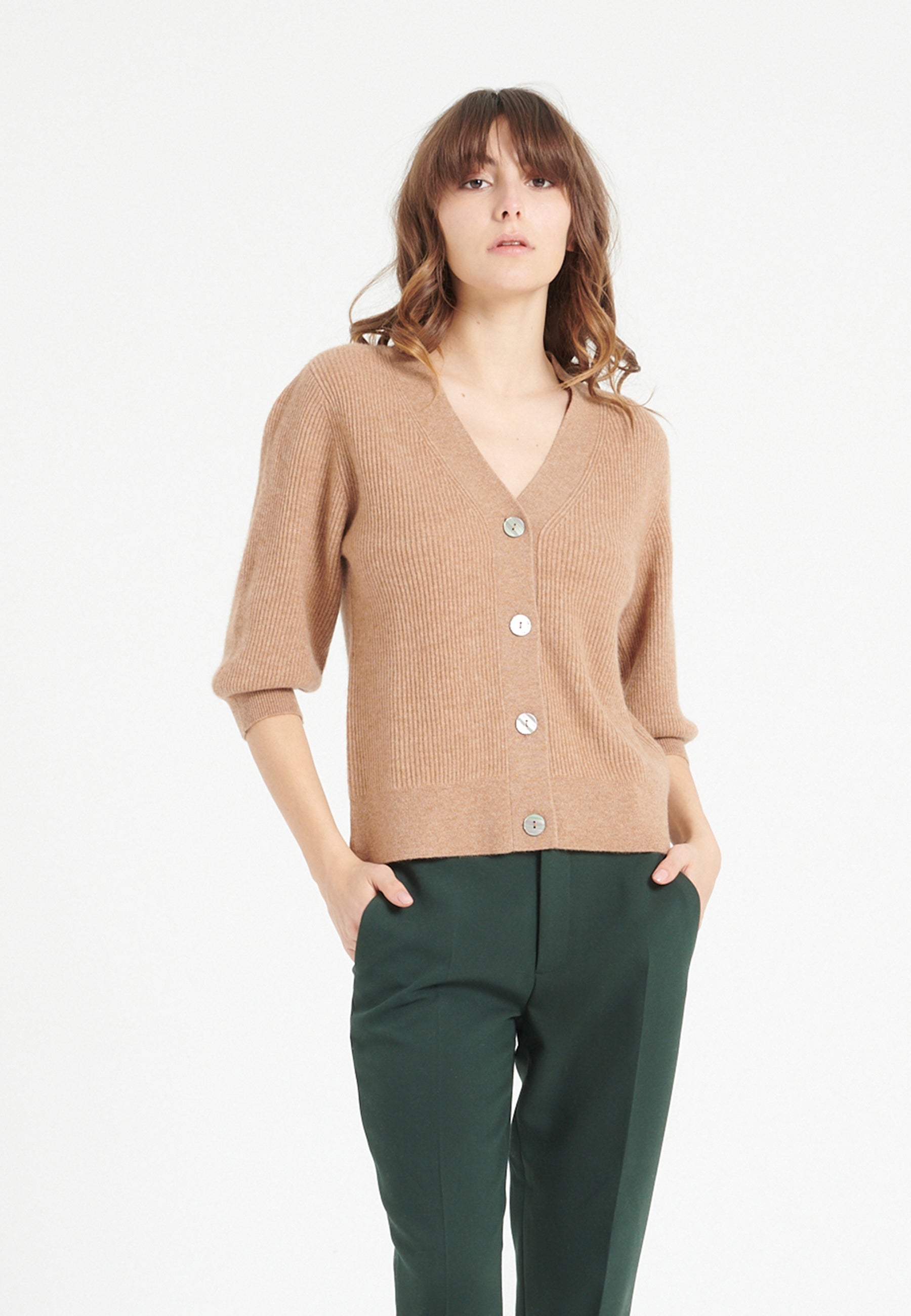 Cardigan col V manches courtes femme en cachemire camel - MIA 13